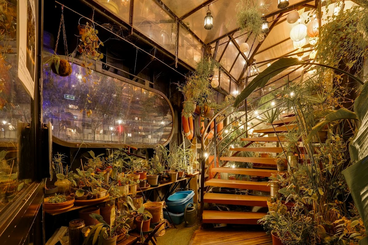 Péniche L'Eau Et Les Rêves - Restaurant / Café - Librairie Botanique