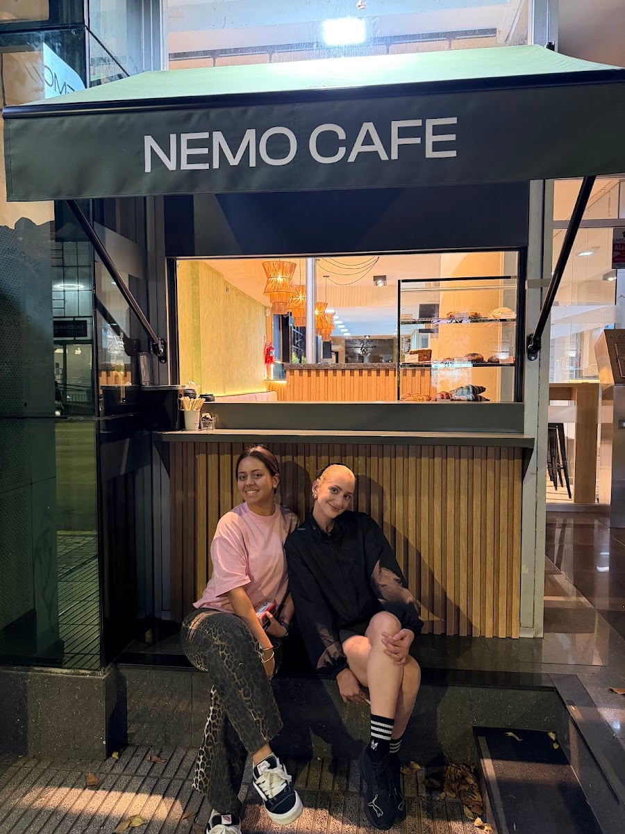 Nemo Bar - cafe: ★ ★ ★ ★ 
lugar: ★ ★ ★