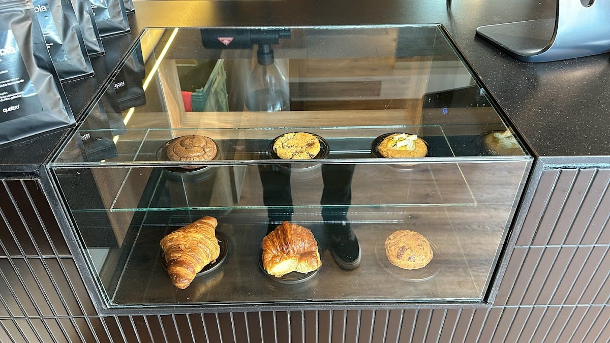 Quattro cafe - me gusta que tenga espacio al aire libre y la zona para pasear después!