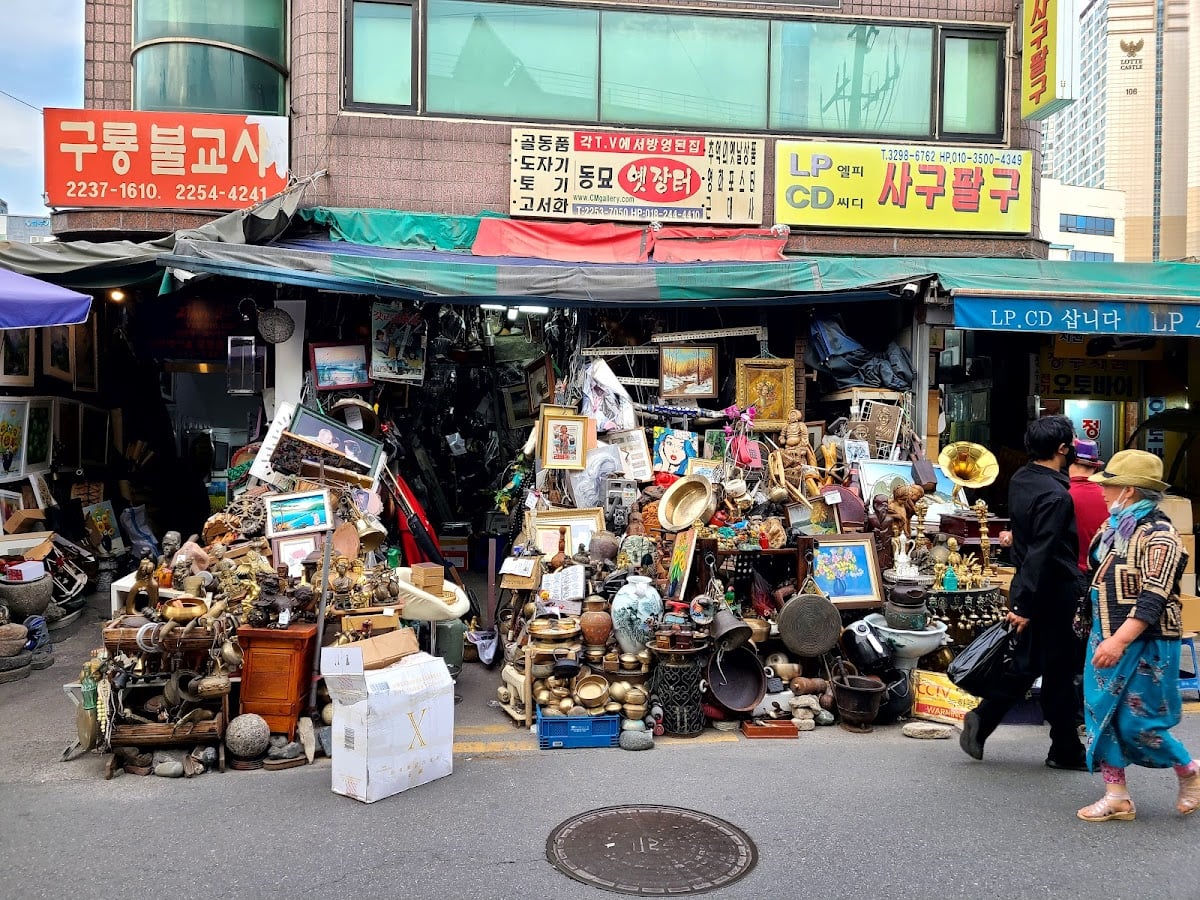 Dongmyo Flea Market
