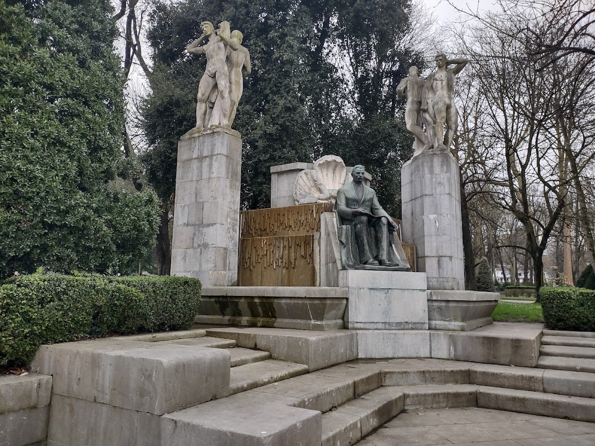Memorial to José Tartiere