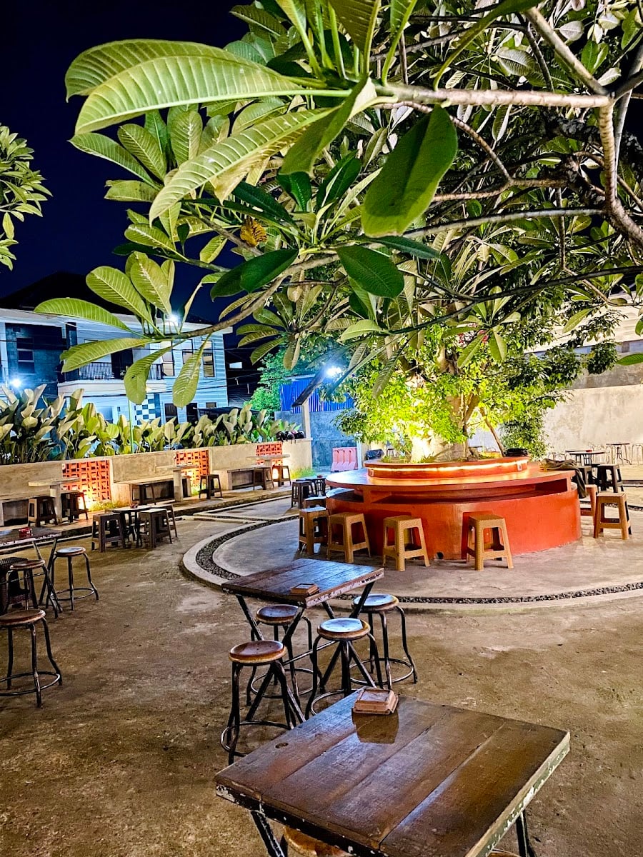 Pluto House And Coffee
