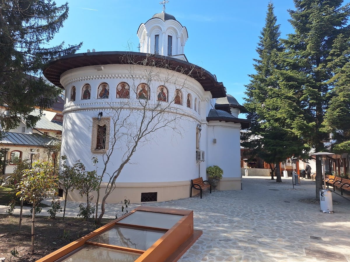 Schitul Darvari