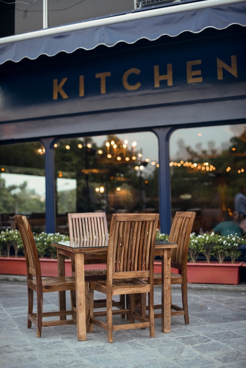 Auro Kitchen Bar - Restaurant · New Delhi