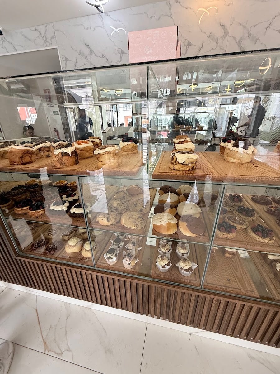 CIOCCO CAKES ROLES