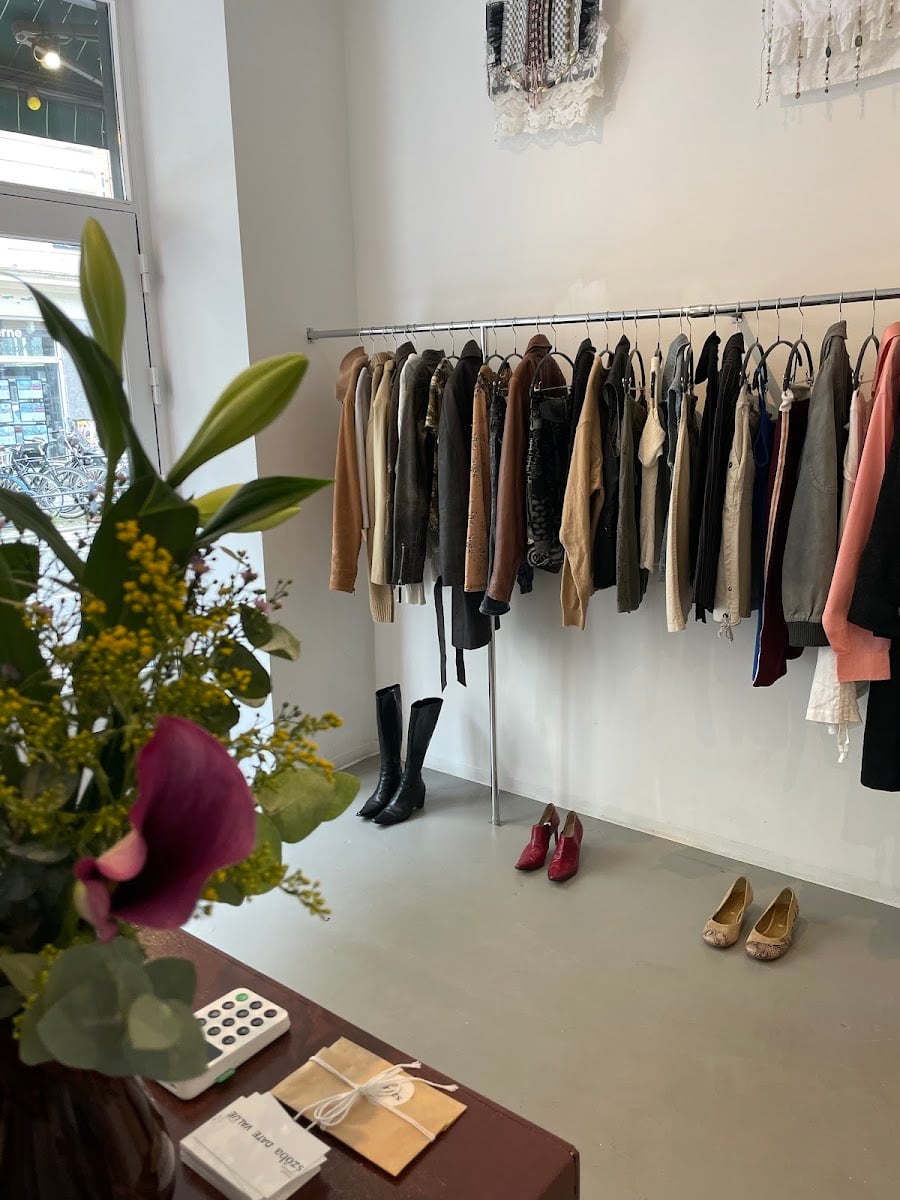 Szôba 77. curated vintage mens- & womens clothing - vintage