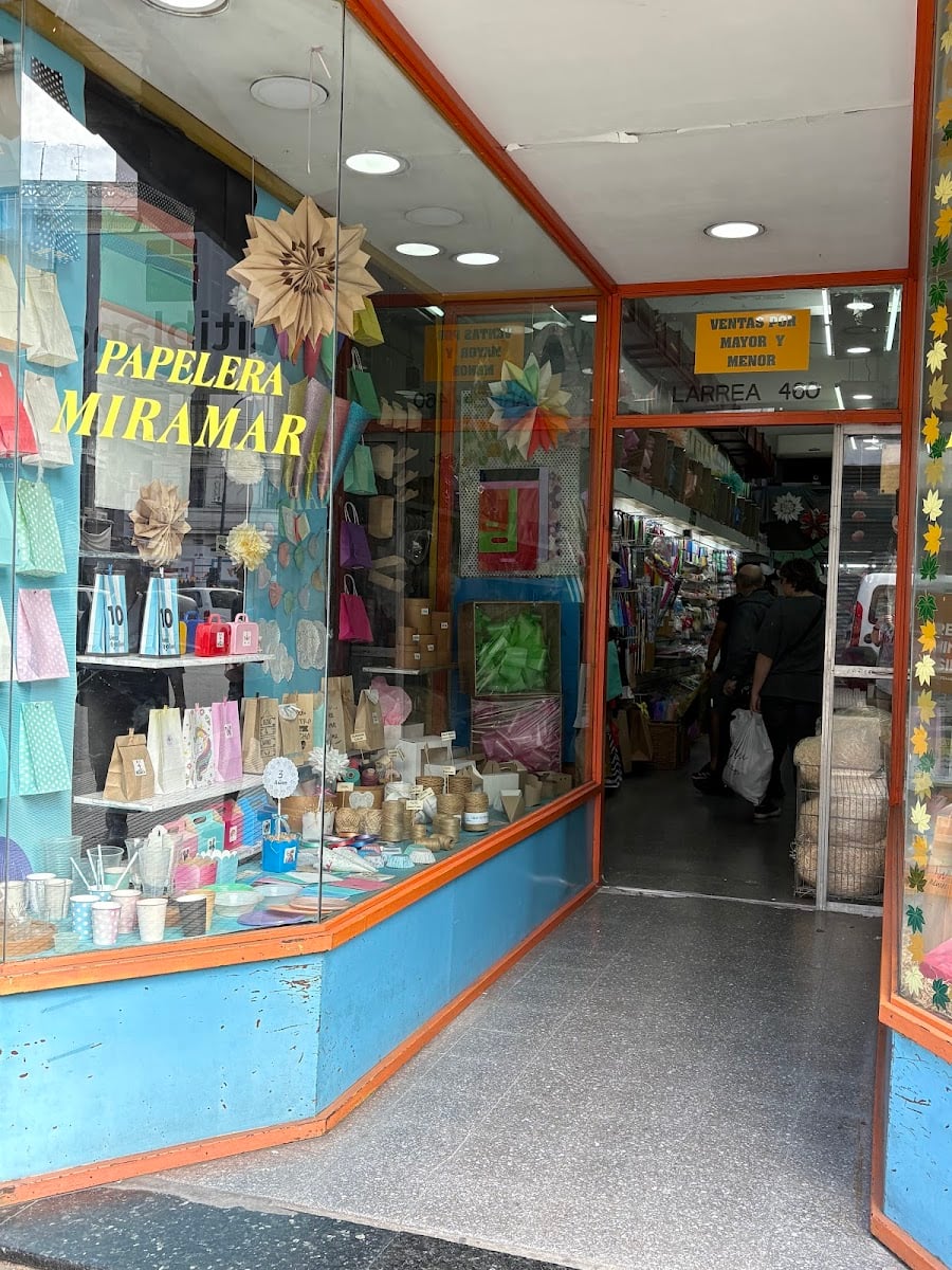 Papelera MIRAMAR - Larrea 460, Caba