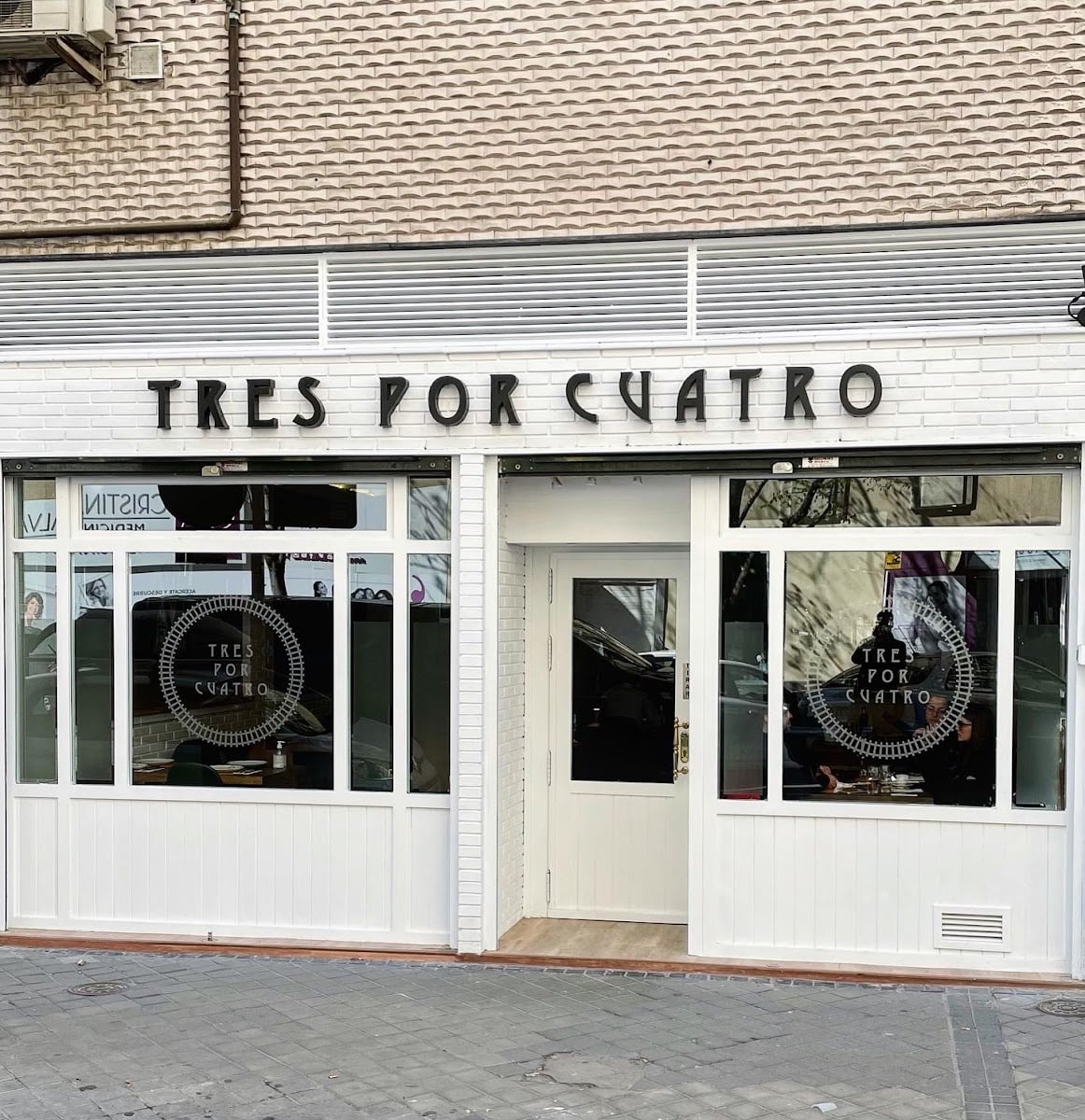 Tres por Cuatro