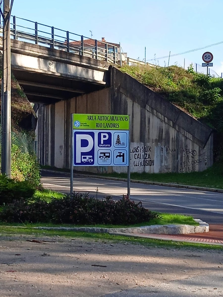 Área de autocaravanas del Río Landres - Salceda de Caselas