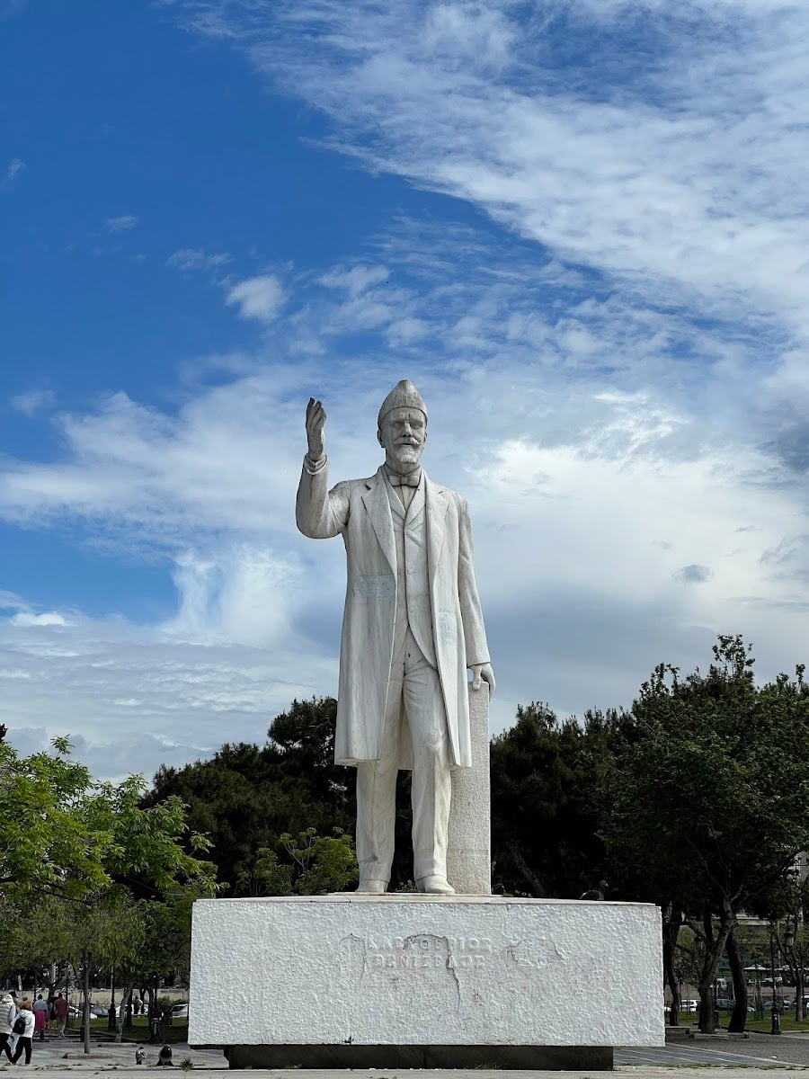 Eleftherios Venizelos Statue - Meeting point for the Ammon Express tour on the 1st (08:00h)