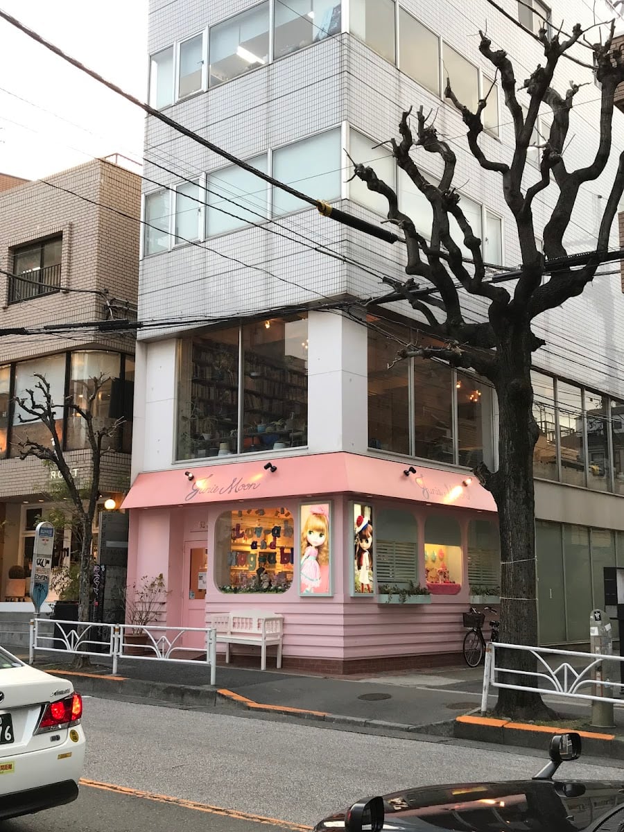 Junie Moon（ジュニームーン）