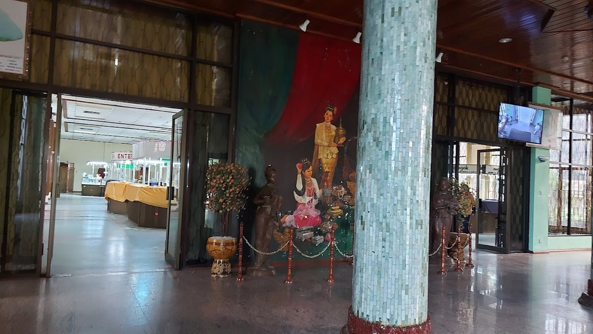 Myanma Gems Museum And Gems Mart
