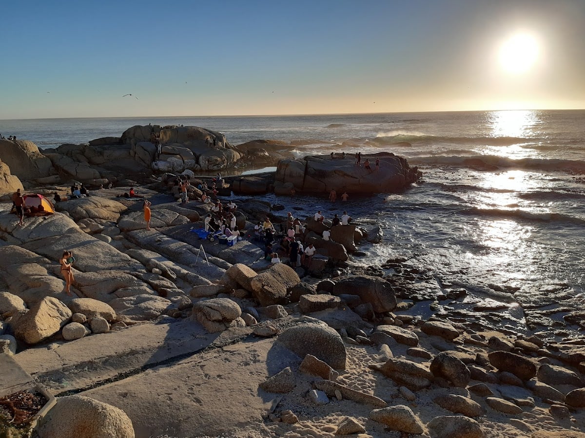 Saunders' Rocks Beach