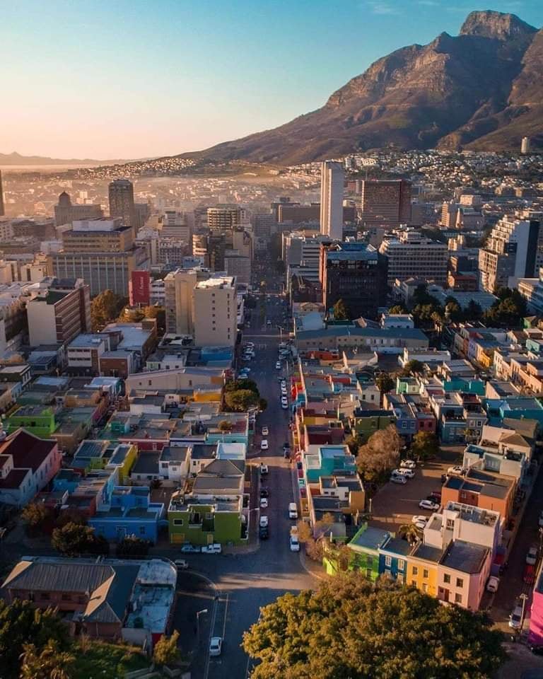 Bo-Kaap - O bairro mais legal que conheci e ótimo pra compras legais.