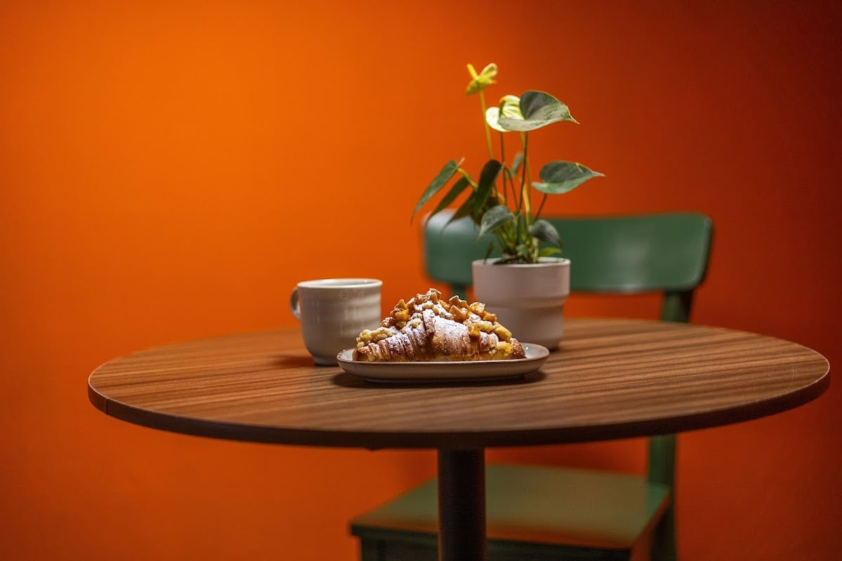 Frank Bakery GDL. Cafetería y panadería. Pan de masa madre, alta panadería y café gourmet.