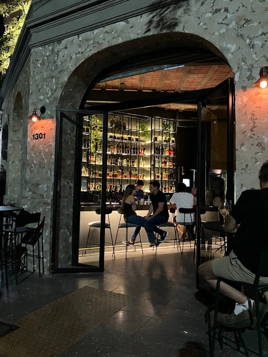 SOFÁ - un bar