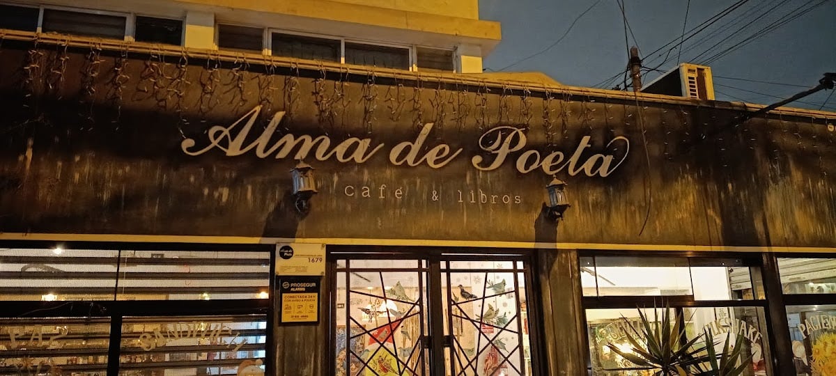 Alma de Poeta café & libros - Cerca a la universidad mayor de San Marcos, abre a las 5 pm