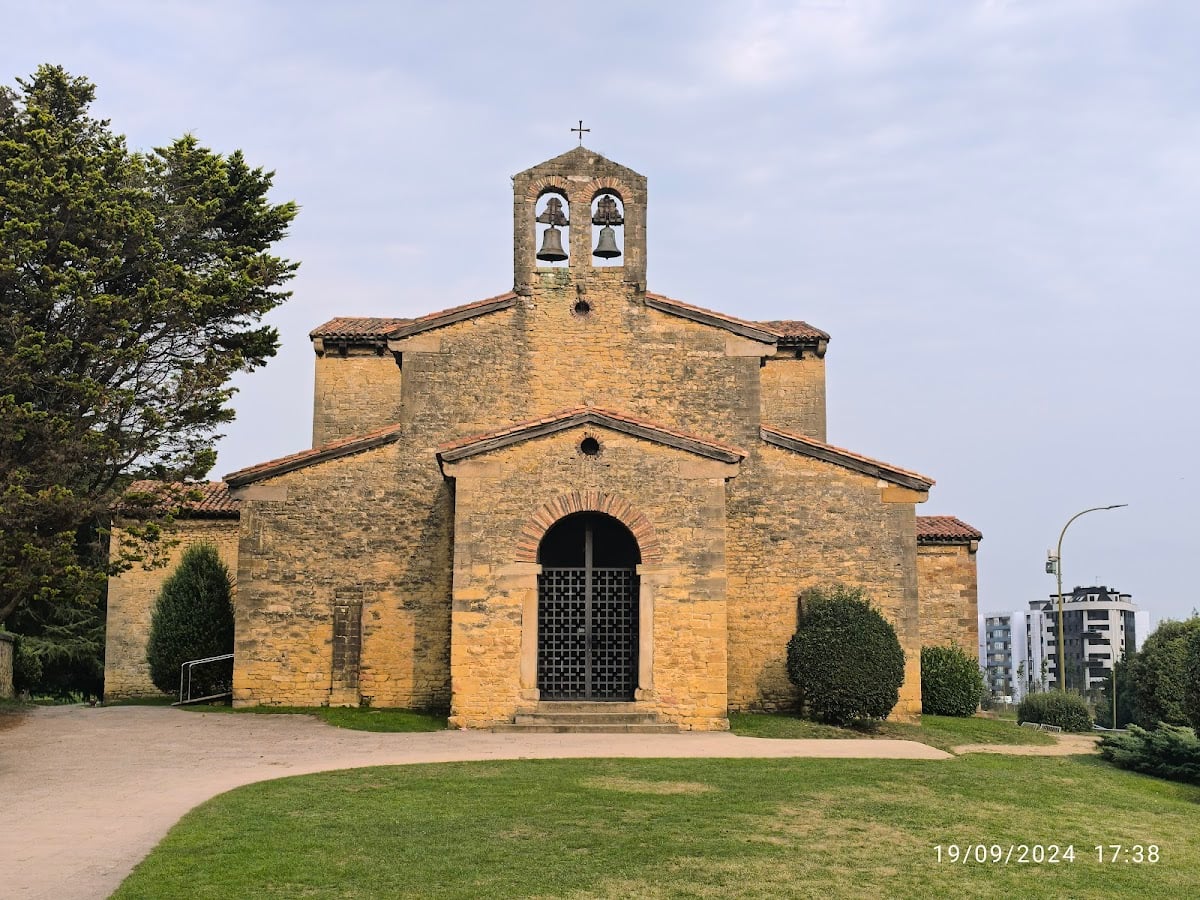 San Julián de los Prados - Prerrománico Asturiano