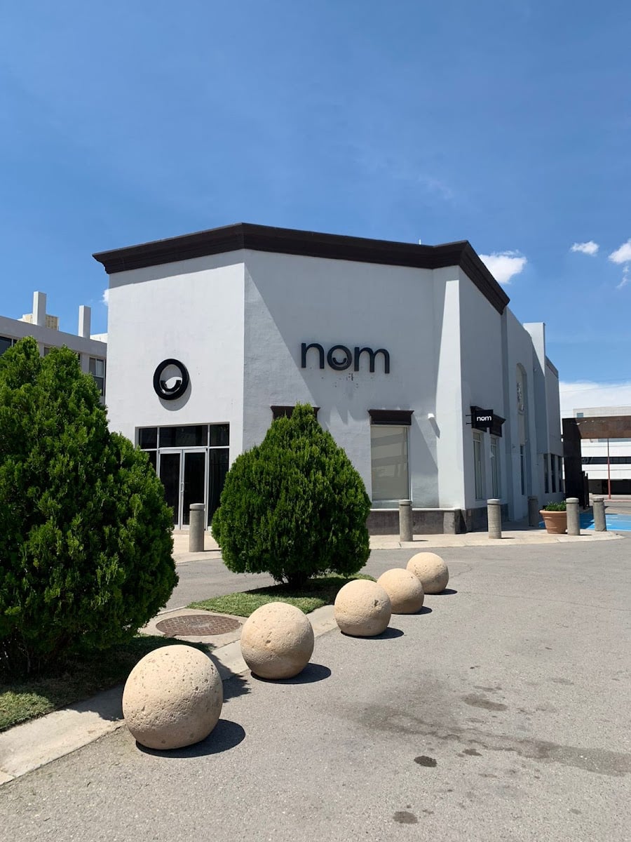 Nom Bistro