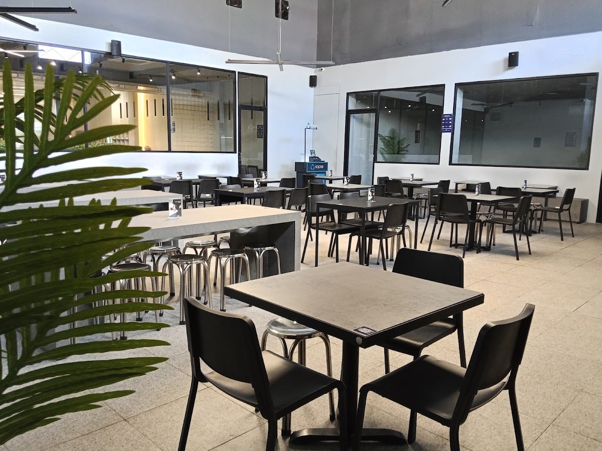Snapobox, TETRA Coffee & Eatery 