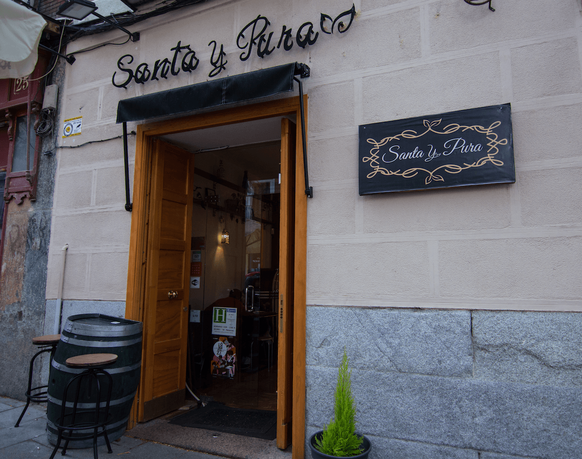 Santa y Pura