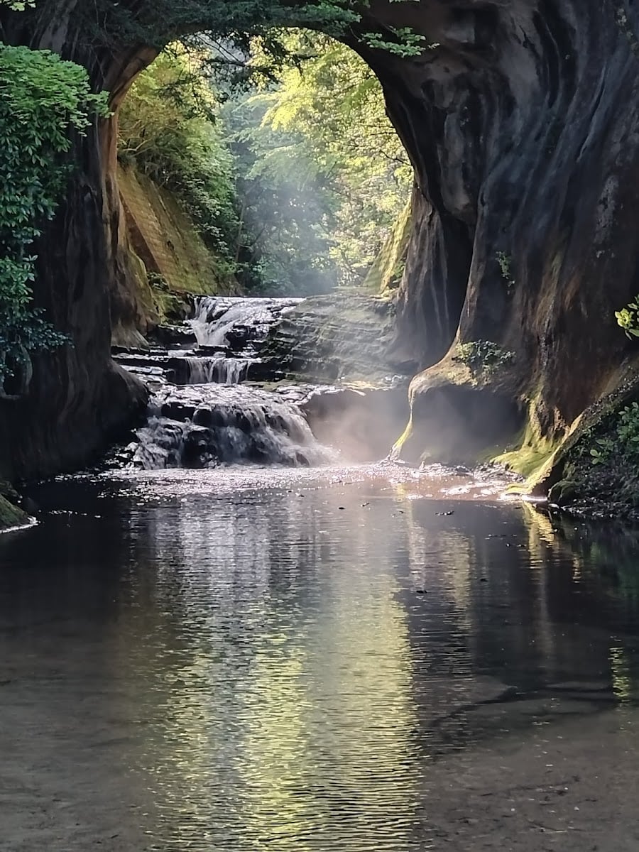 濃溝の滝・亀岩の洞窟