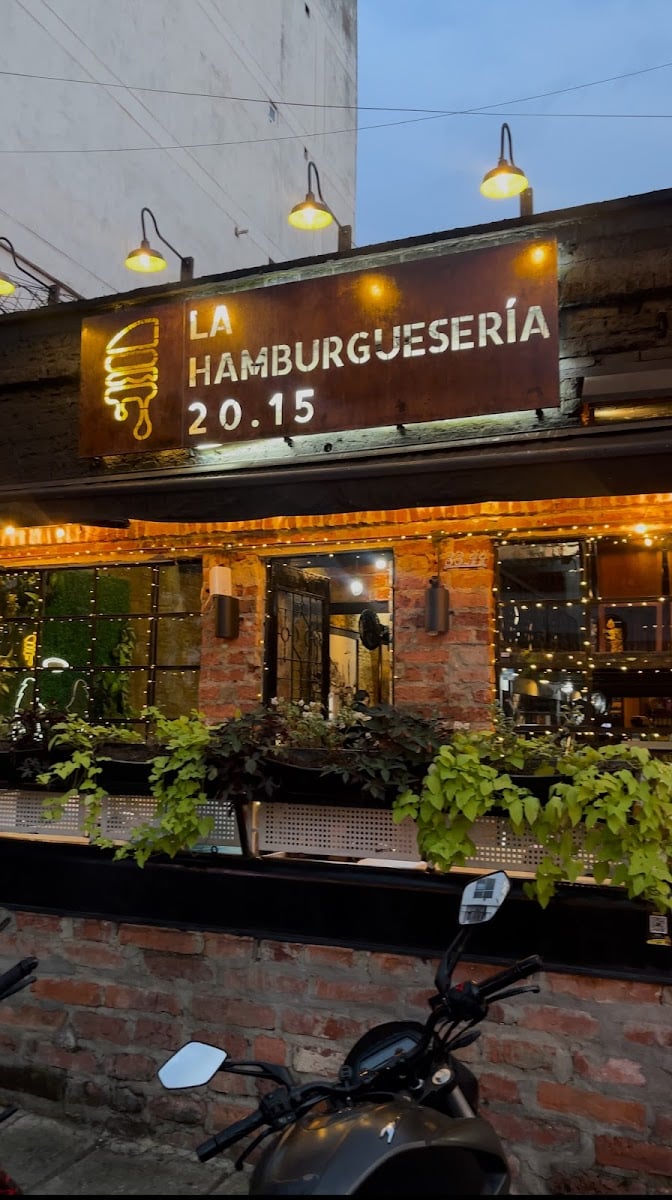 LA HAMBURGUESERÍA 20.15