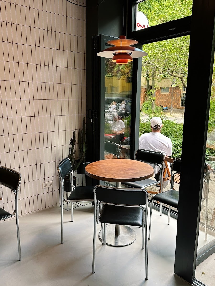 monu - coffee, wine & snacks