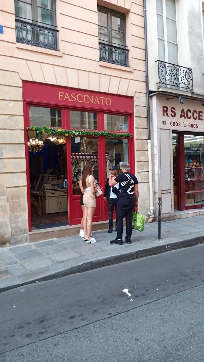 Fascinato - custom jewelry bar