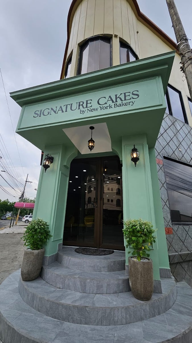 Signature Cakes by New York Bakery