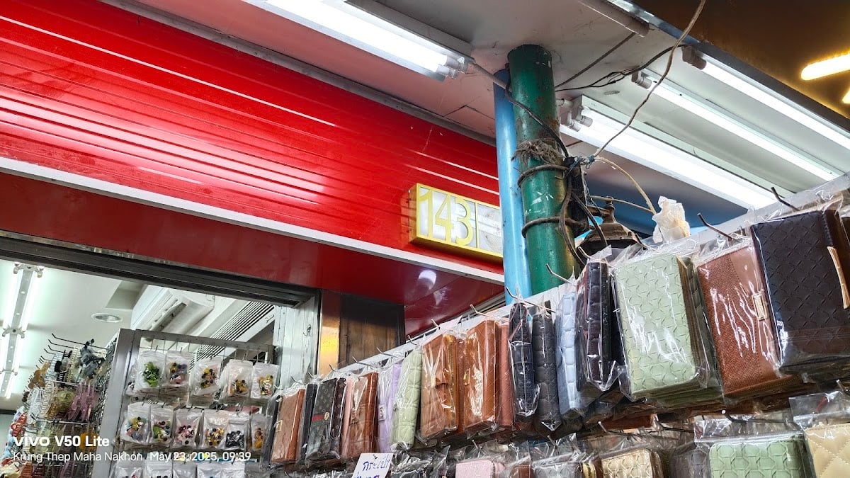 サンペーン市場 - ぱちとかも売ってるw