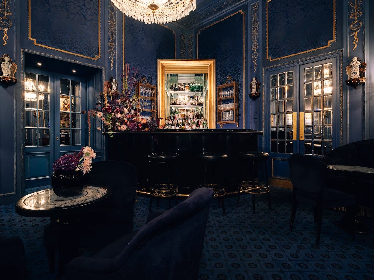 Blaue Bar