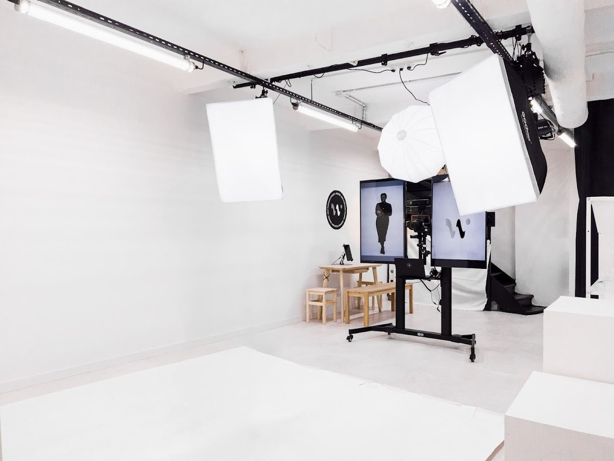 Woirée - Self Portrait Studio