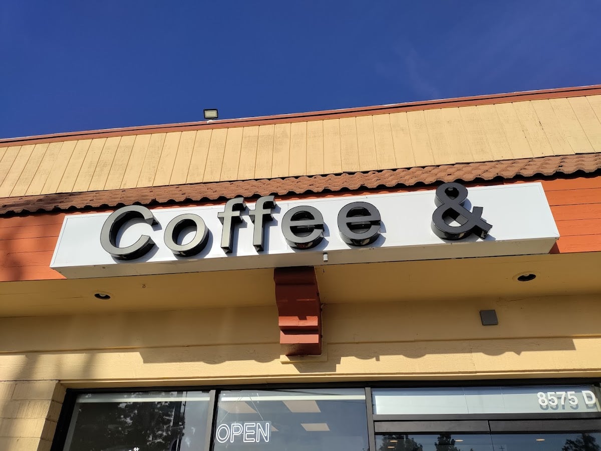 Coffee & - matcha einspanner/ matcha cloud