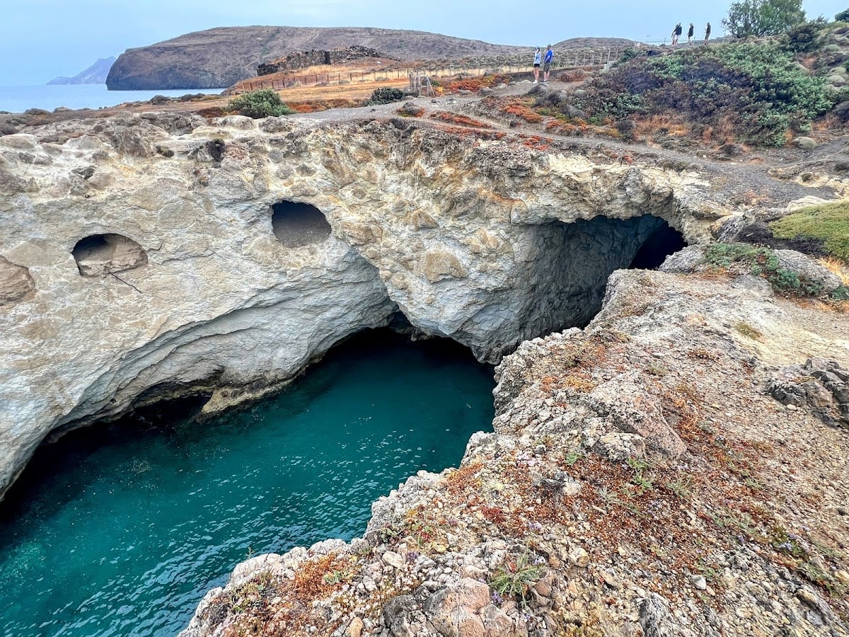 Papafragas Caves