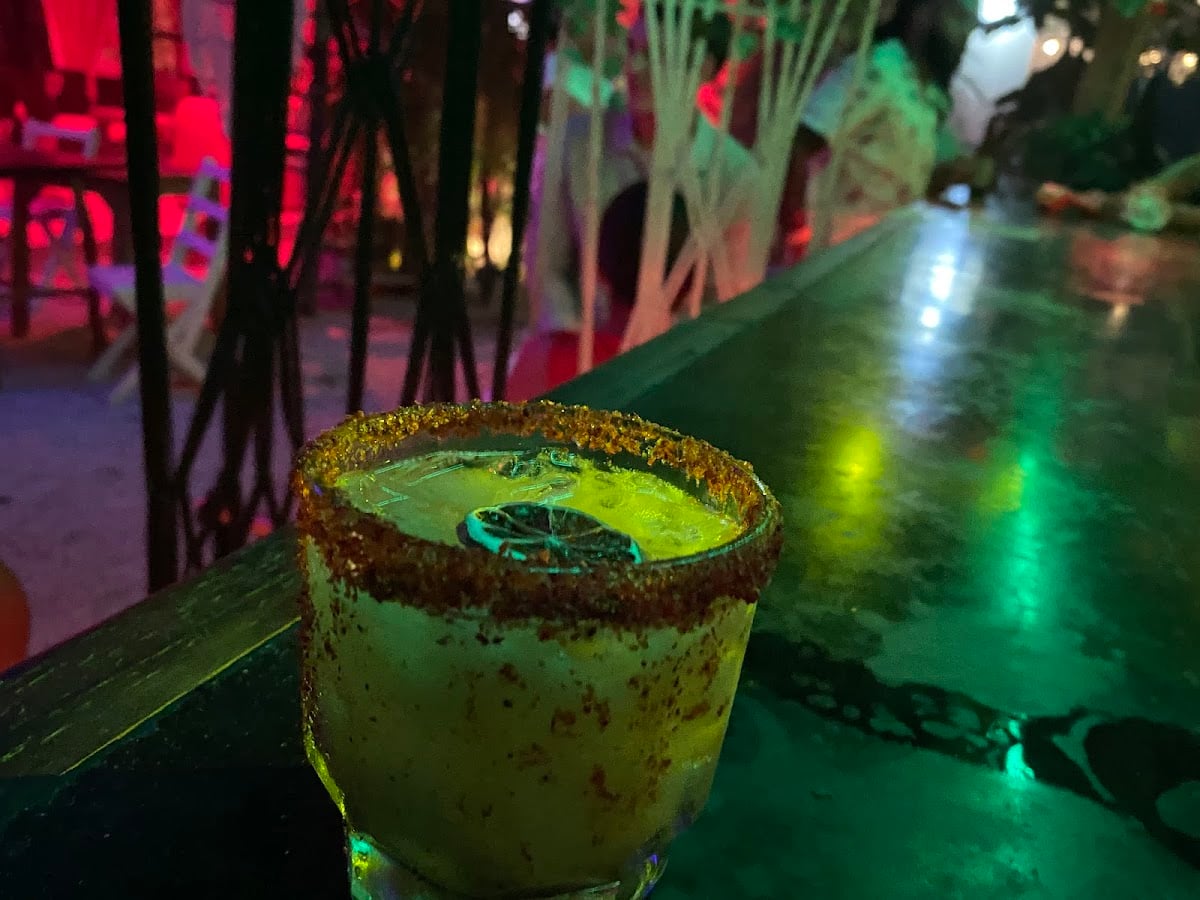 Isuju Bar Boutique