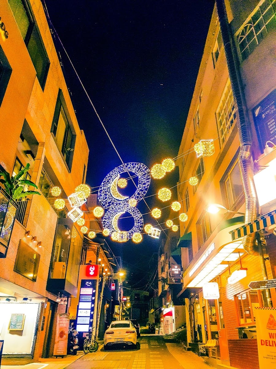 Itaewon-ro, Yongsan District