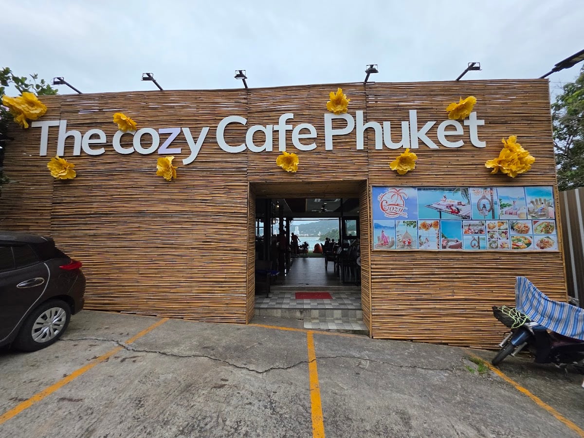 The Cozy cafe Phuket - ブランコカフェ