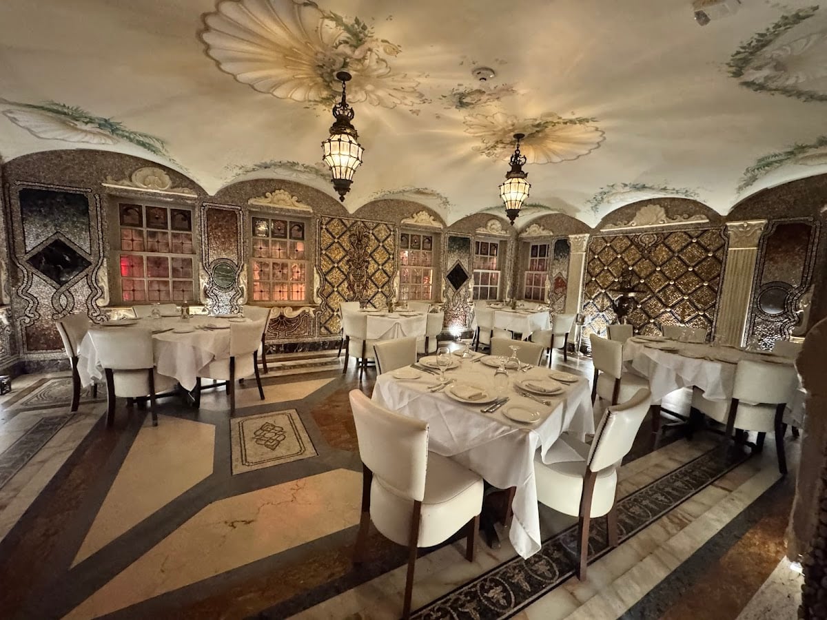 Gianni's At The Former Versace Mansion