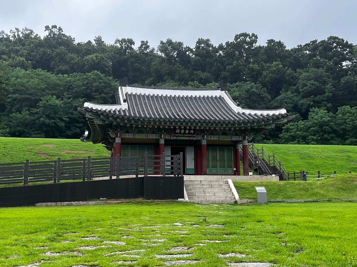 Goryeo Palace site - Cherry Blossom