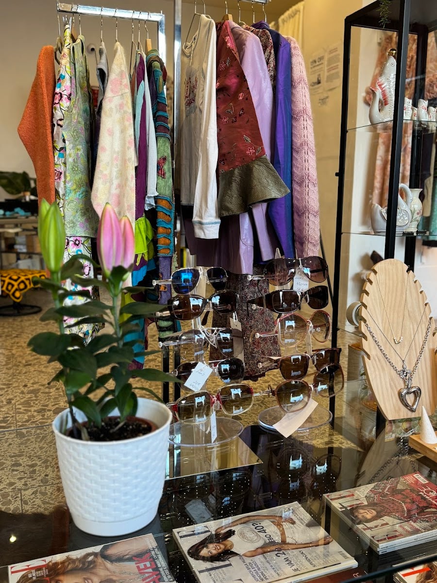 VINTAGE AVENUE 70s-2010s, Y2K vintage & second hand fashion store