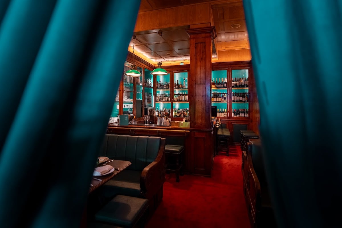 Snob Bar