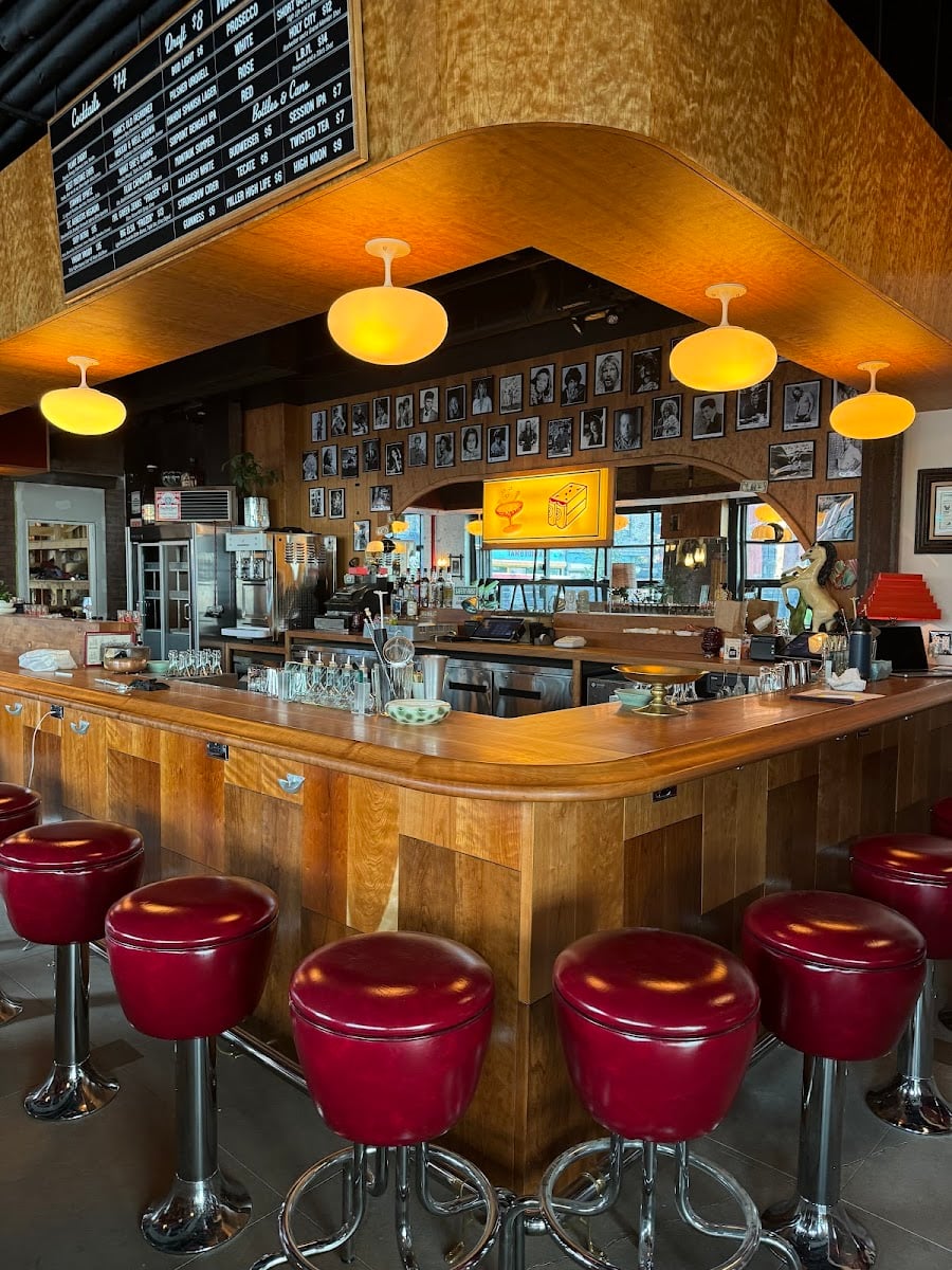 Hank’s Bar