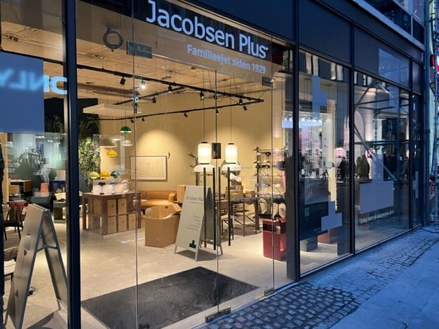 Jacobsen Plus - furniture