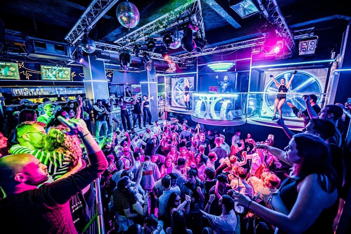 Karlovy Lazne - Nightclub