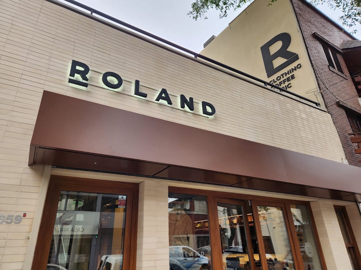 TIENDA ROLAND | Clothing. Coffee. Music.