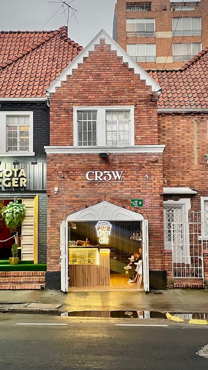CR3W HOUSE