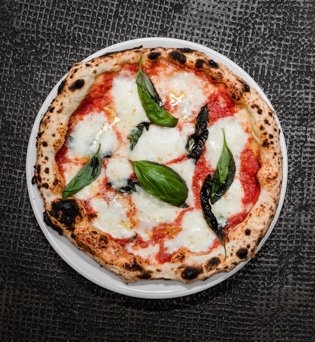 Parking Pizza C/ VALENCIA - cadena de pizzerias pero súper auténtico!