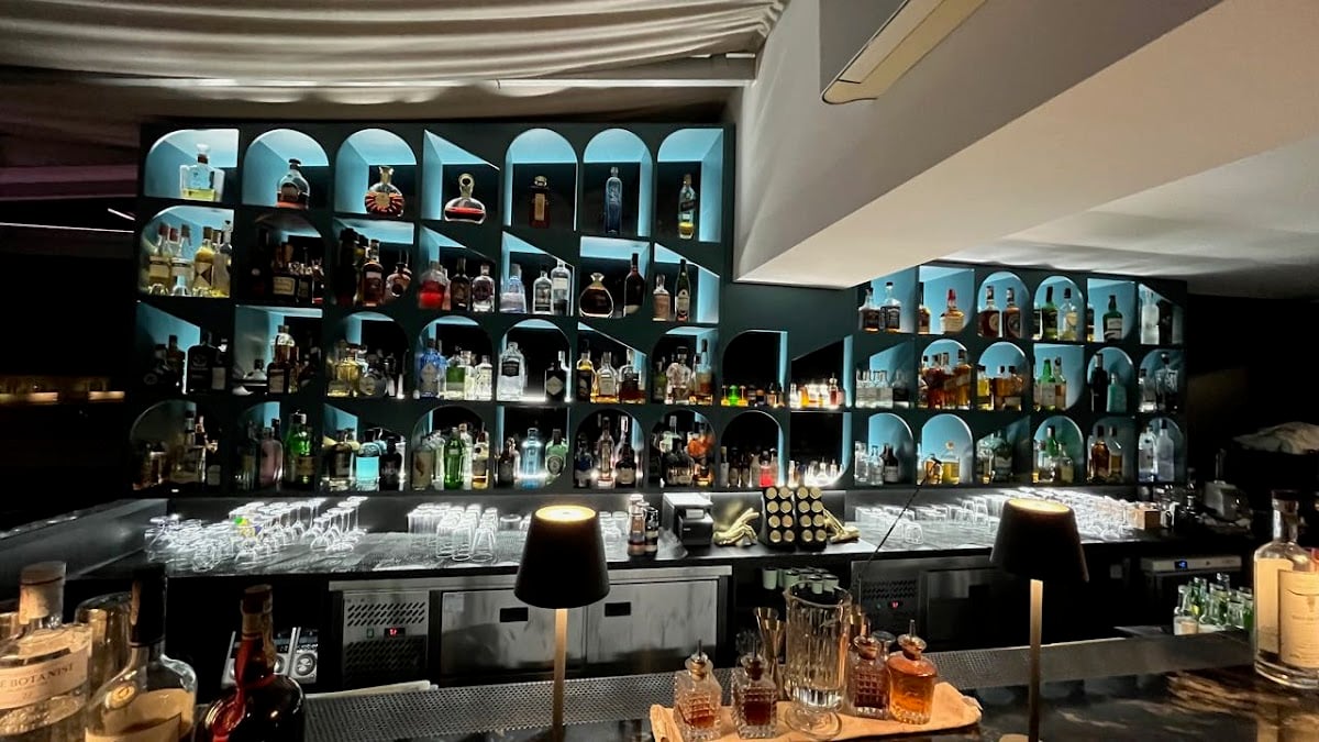 Sky Bar & Restaurant - mc
