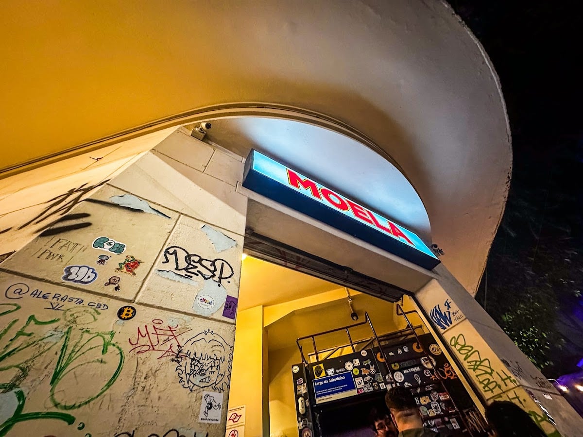 Bar Moela